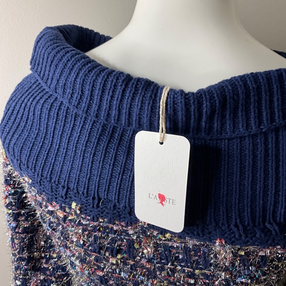 Two piece off the shoulder crop knit sweater short set. - Picture 5 of 7